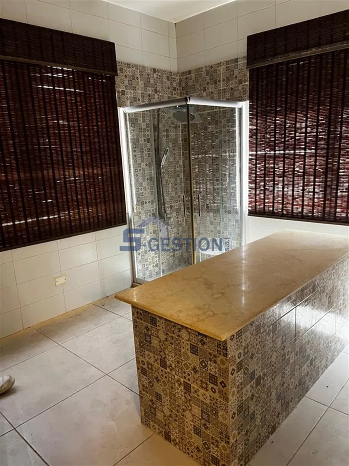 Office for Rent Furnished in Badaro — الصورة 5