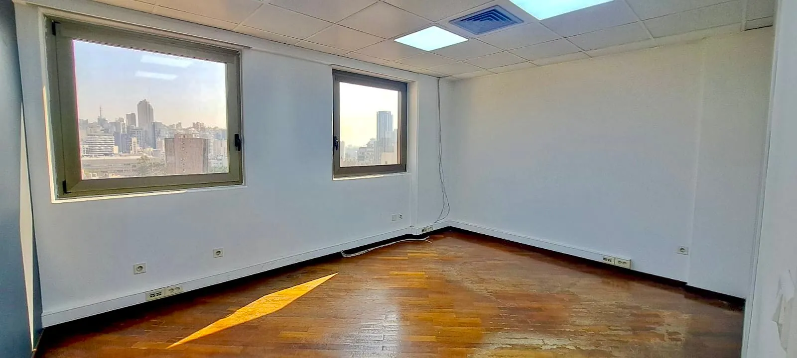 Office for Rent in Badaro — الصورة 4