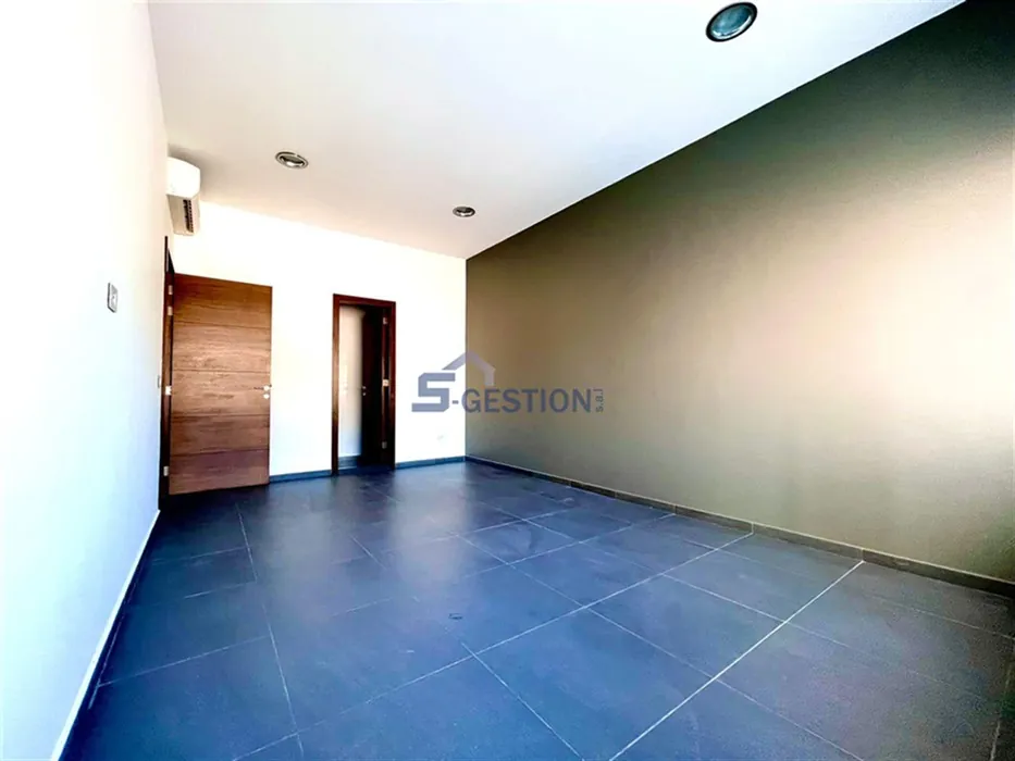 Office for Rent in Horch Tabet — الصورة 4