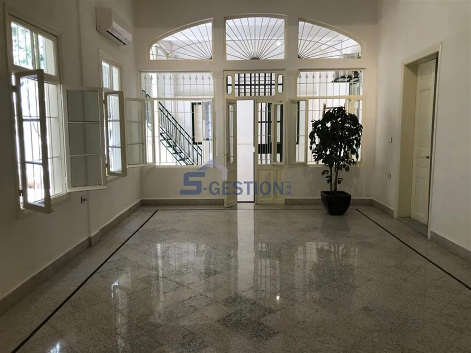 Office for Rent in Ras Beyrouth — الصورة 2