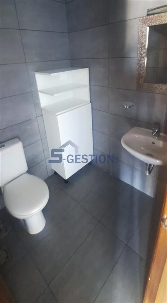 Office for Rent in Ain Mreisse — الصورة 2