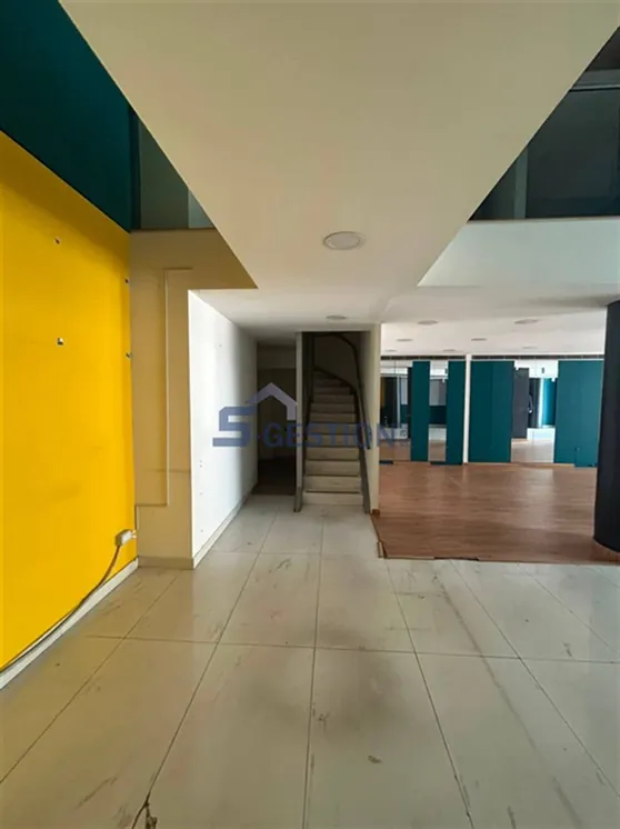 Shop Commercial Premises for Rent in Badaro — الصورة 2