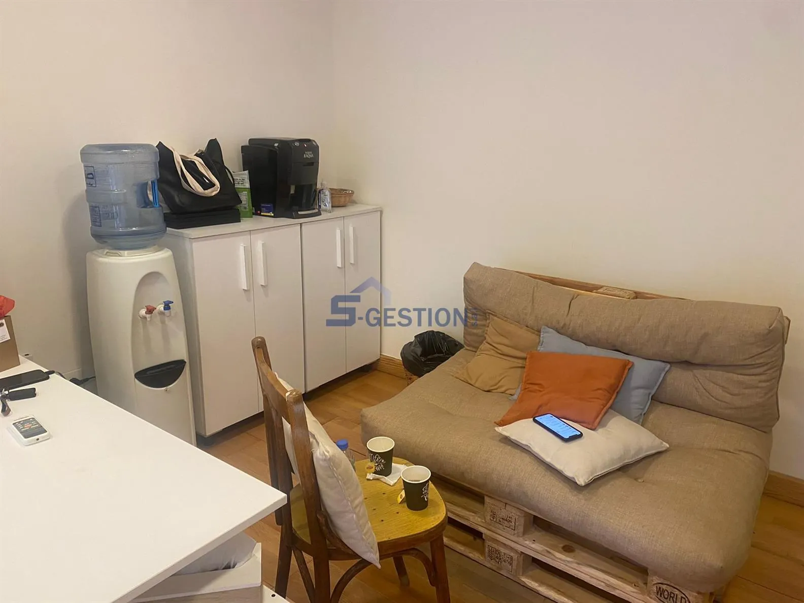 Shop Commercial Premises for Rent in Badaro