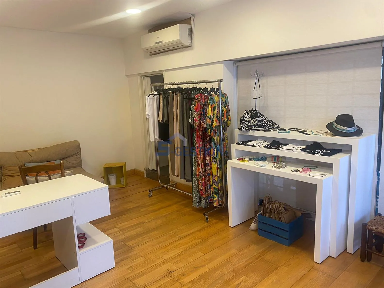 Shop Commercial Premises for Rent in Badaro — الصورة 2