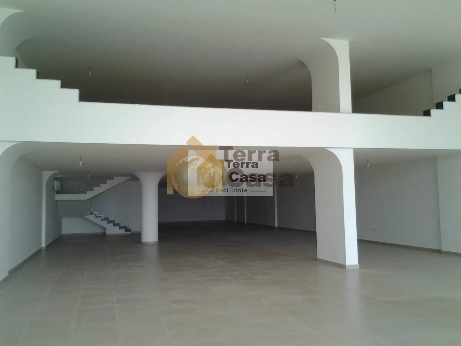 Haouch el omara showroom 820 sqm for Sale in a commercial center #253