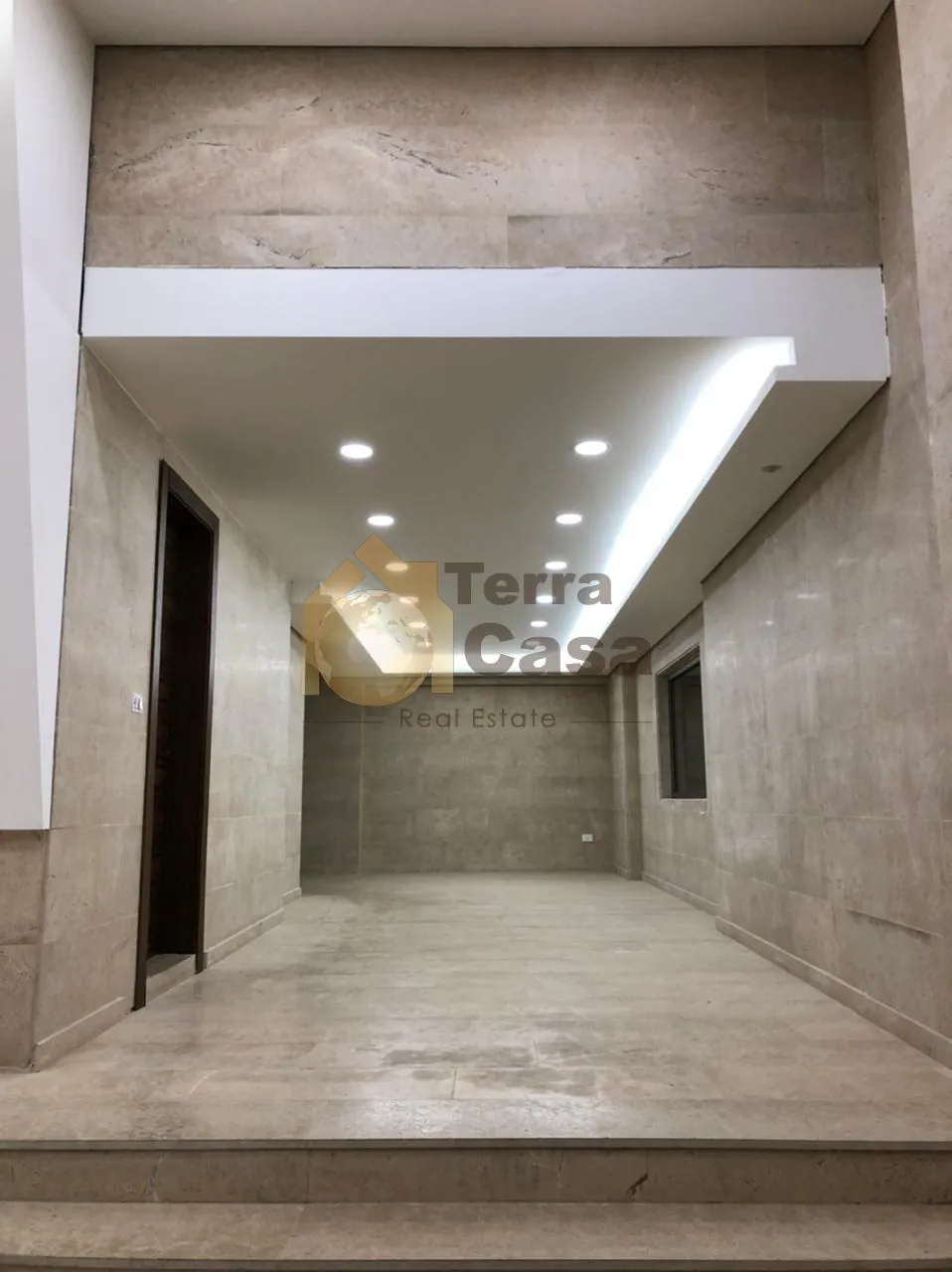 Ballouneh new luxurious 245m apartment with 90m terrace Ref#1759 — photo 2