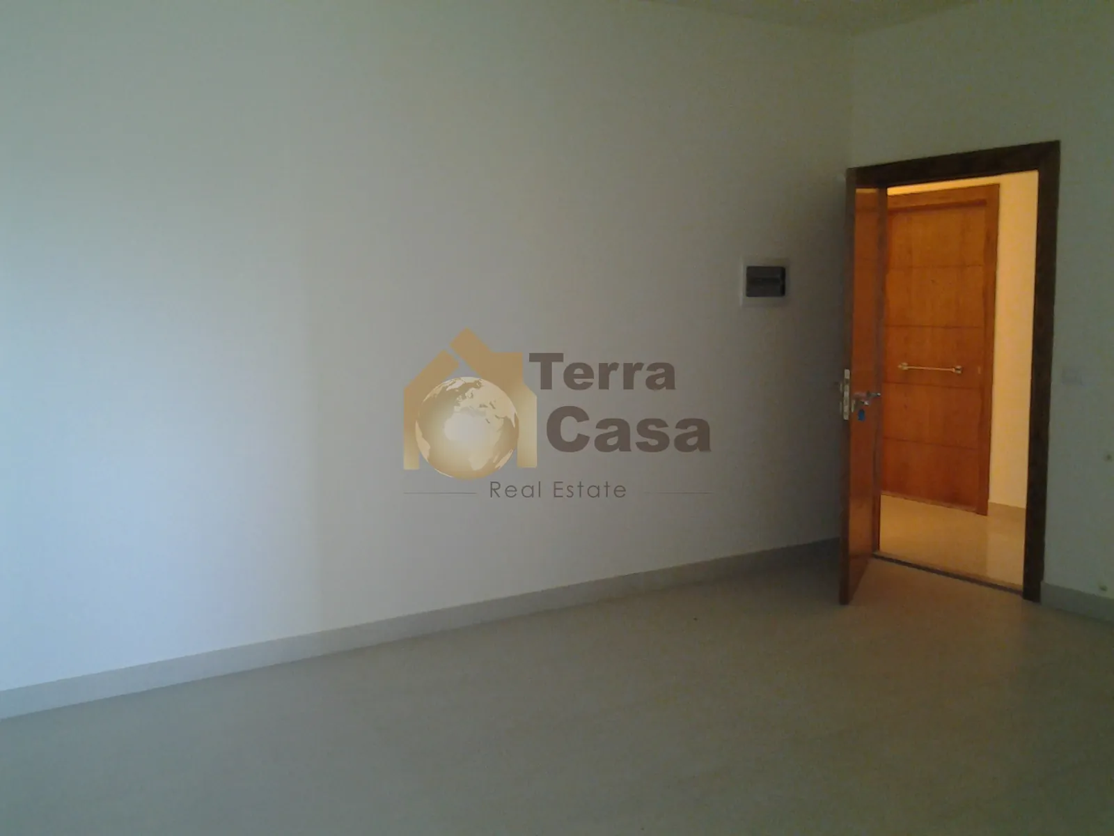 Haouch el omara office 75 sqm for Rent prime location #1850
