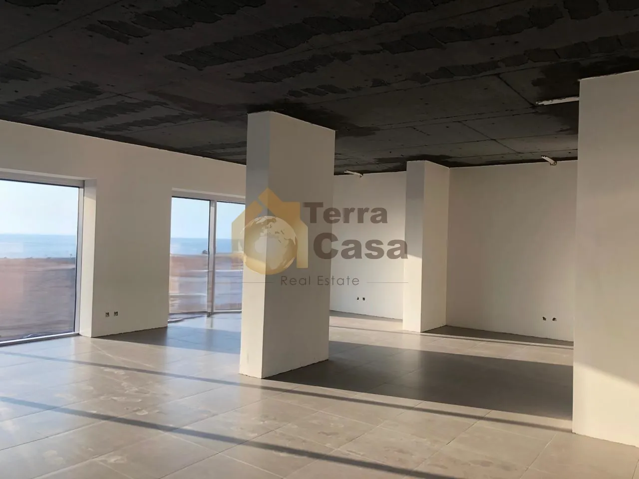 Dbayeh Brand new prestigious office sea view prime location Ref#2048 — الصورة 4