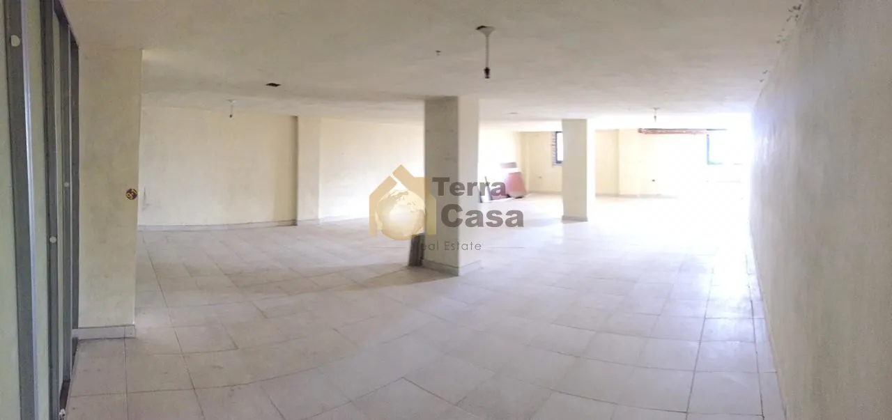 Haouch el omara shop 2 facades, 2 floors for Rent nice location #2071 — الصورة 2