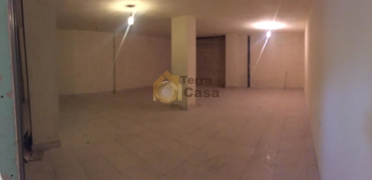 Haouch el omara shop 2 facades, 2 floors for Rent nice location #2071 — الصورة 3