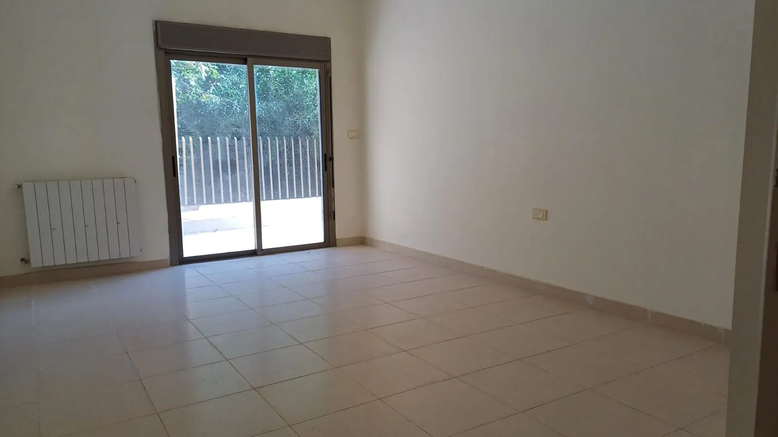 Deek el mehdi luxurious apartment with 86 sqm terrace for Rent Ref#2216 — الصورة 2