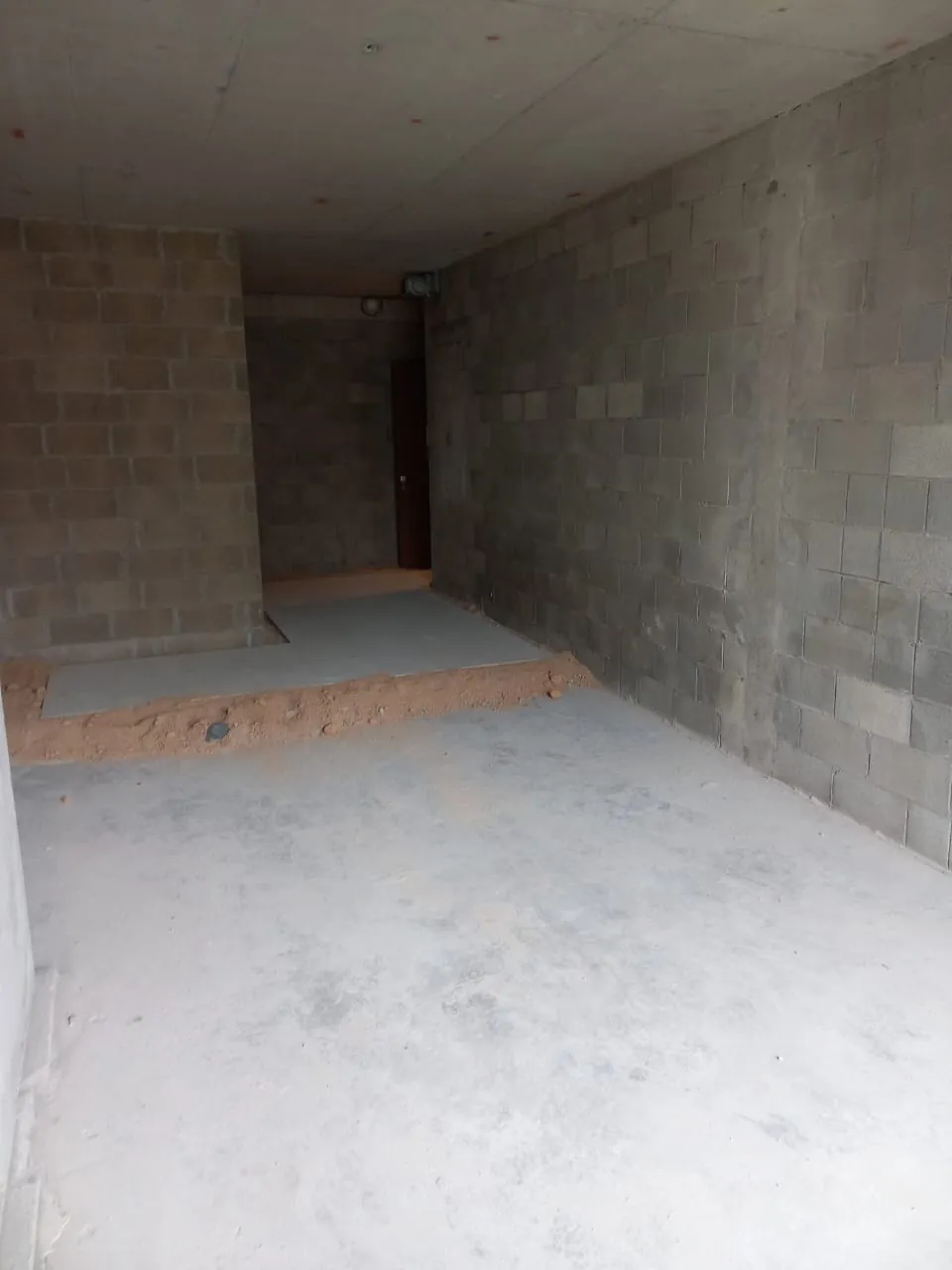 Dekwaneh office 50 sqm core and shell for Sale prime location 2723