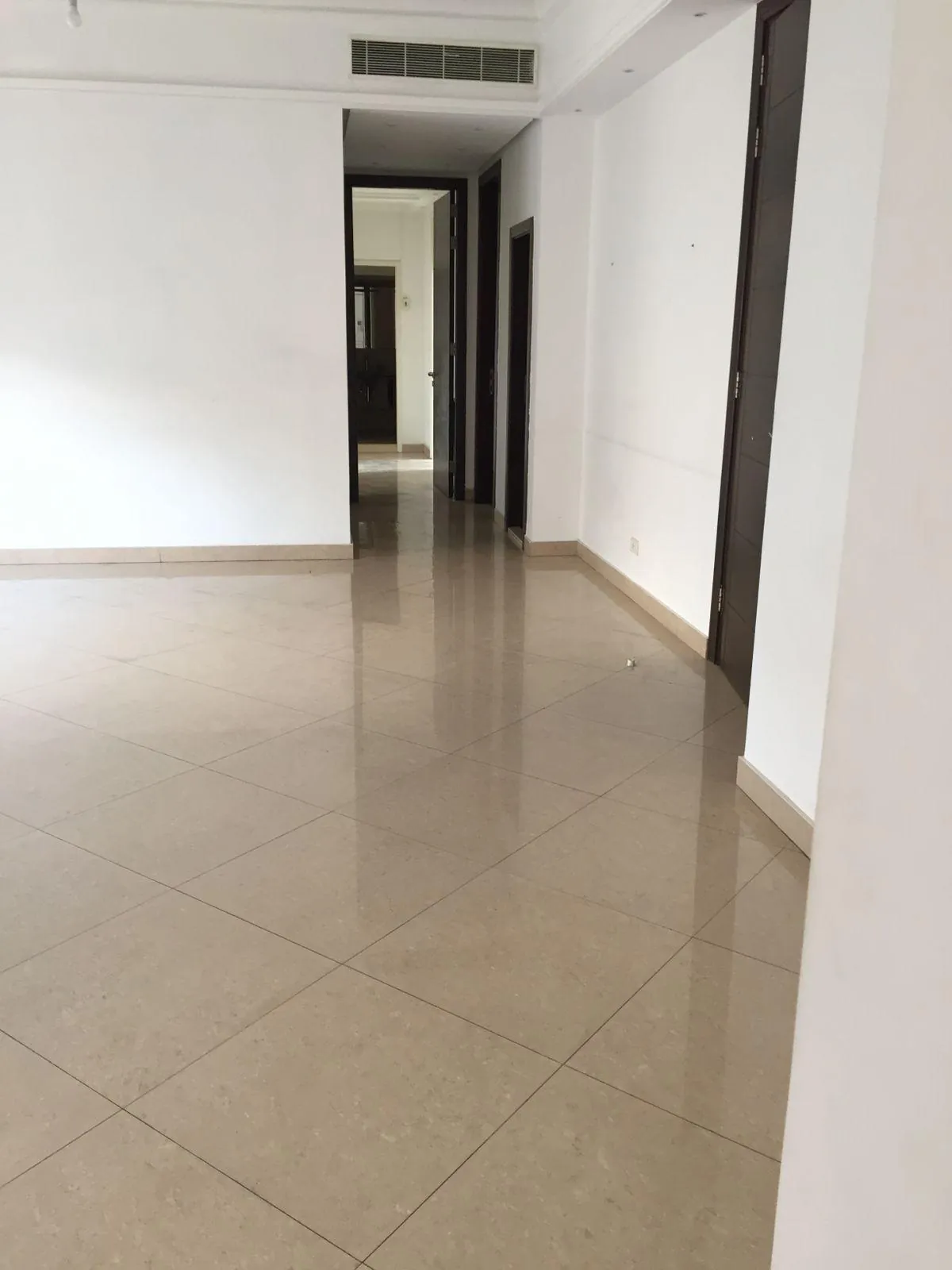 Renovated Apartment for Rent in Saifi village – Prime Location Ref#4558 — الصورة 2