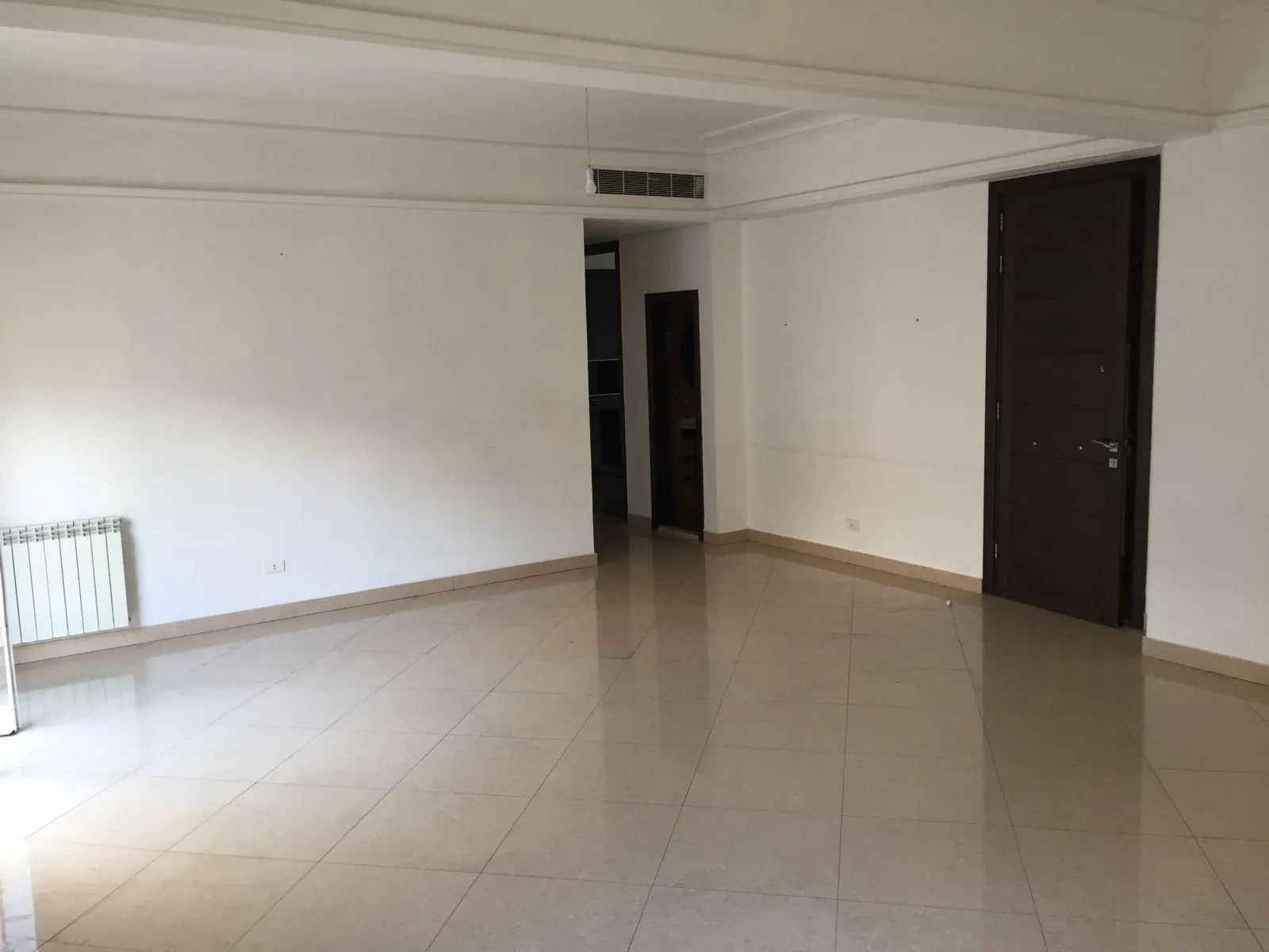 Renovated Apartment for Rent in Saifi village – Prime Location Ref#4558 — الصورة 3