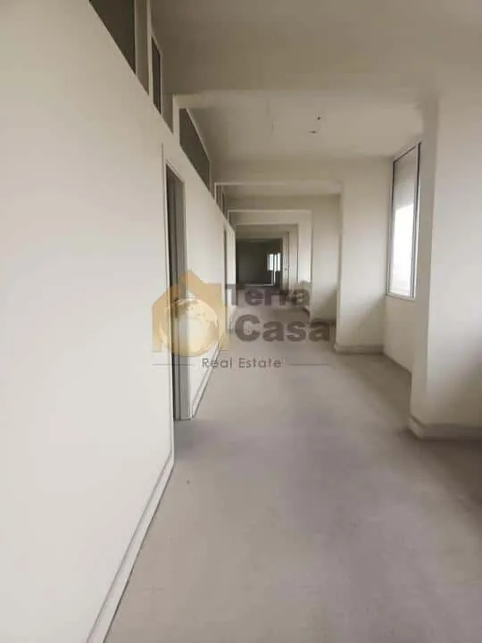 Haret sakher showroom/office 680 sqm for Rent on jounieh highway #4844 — الصورة 4