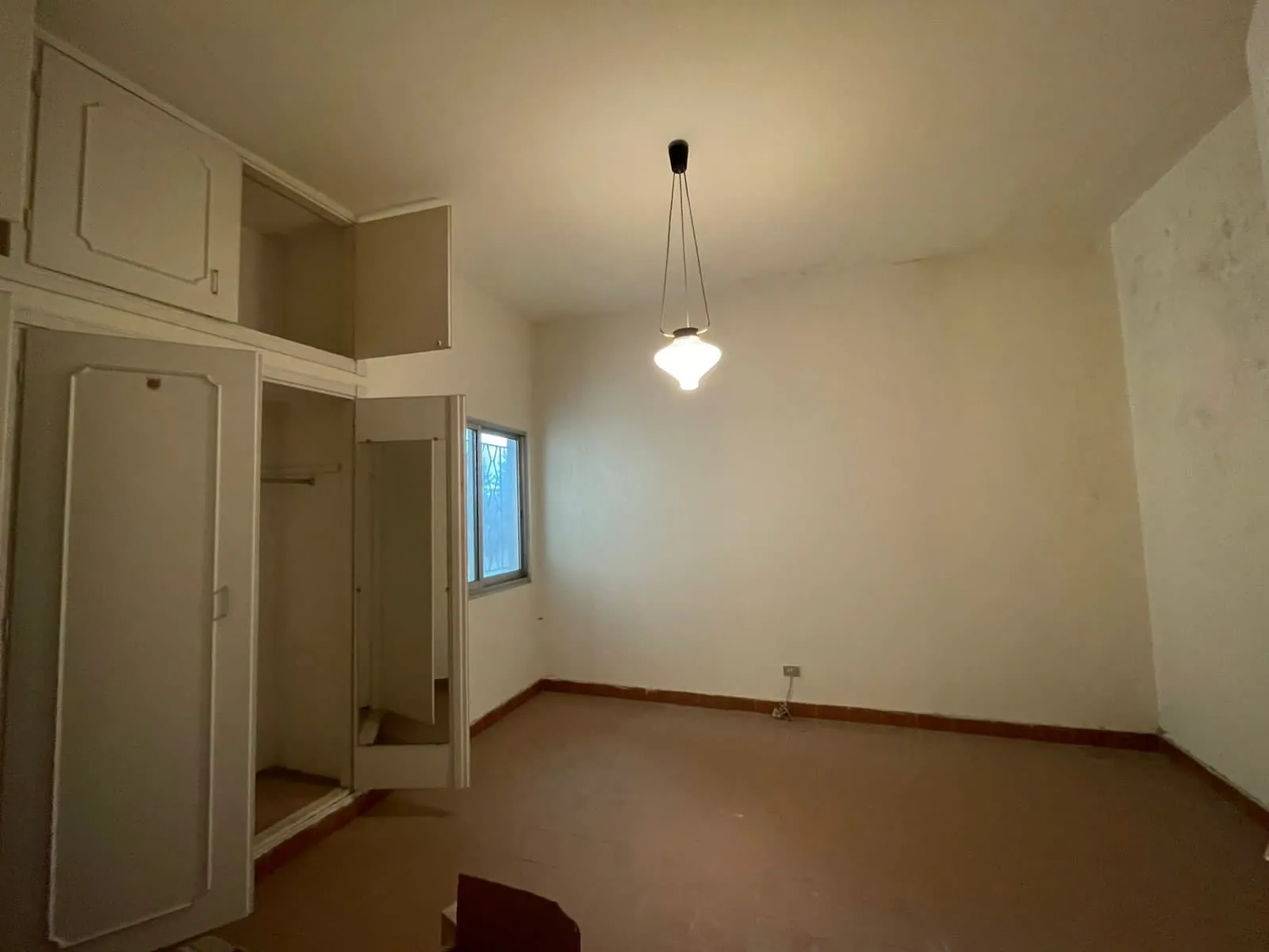 Ksara ground floor apartment for Rent with terrace #5142 — الصورة 4