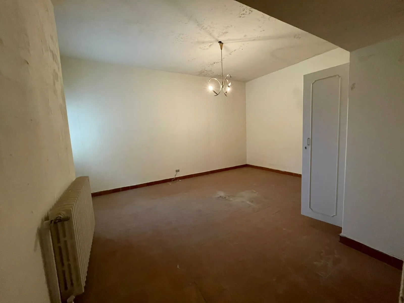 Ksara ground floor apartment for Rent with terrace #5142 — الصورة 5