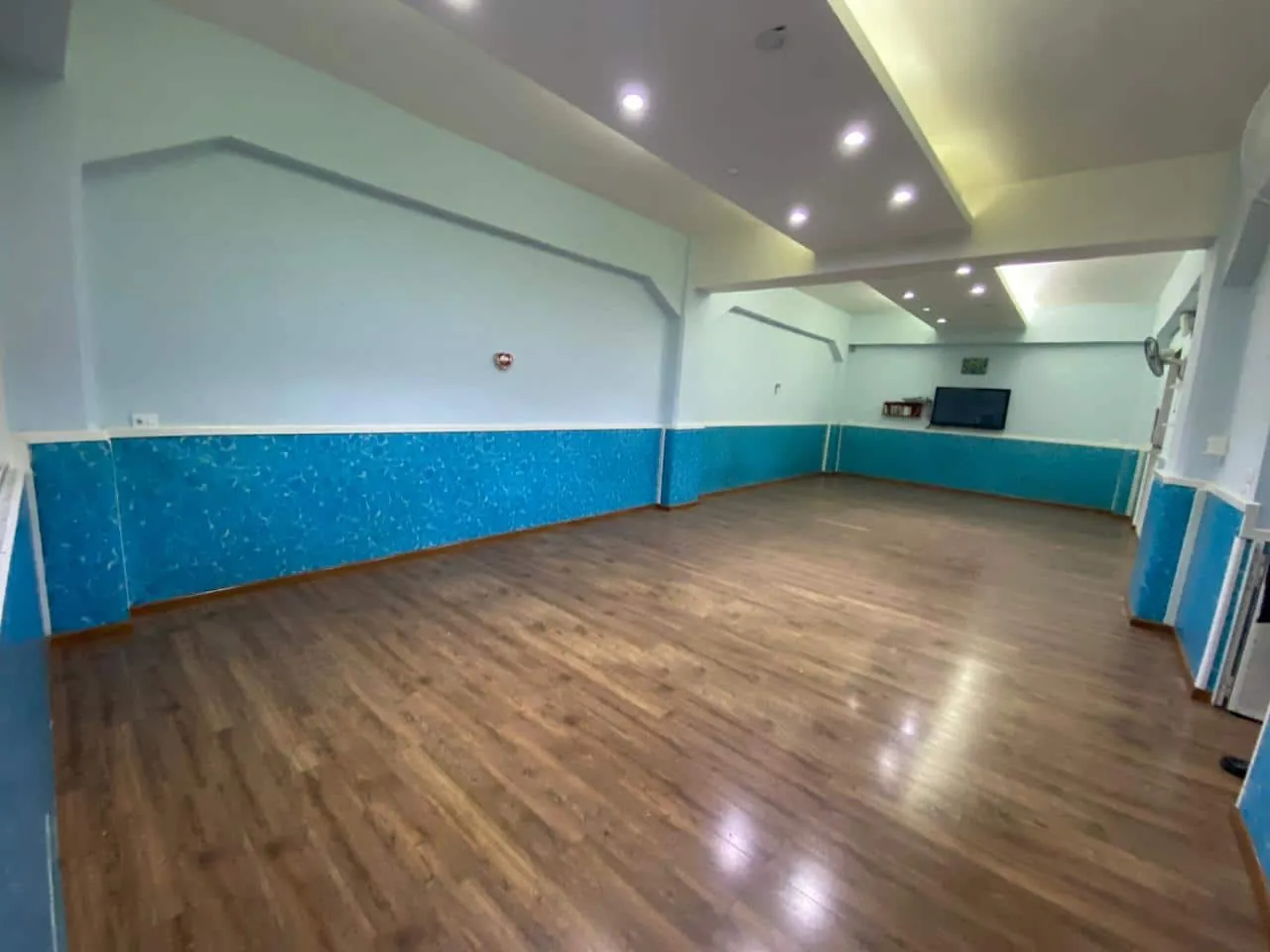 Zahle boulevard shop prime location suitable for a nursery #5201