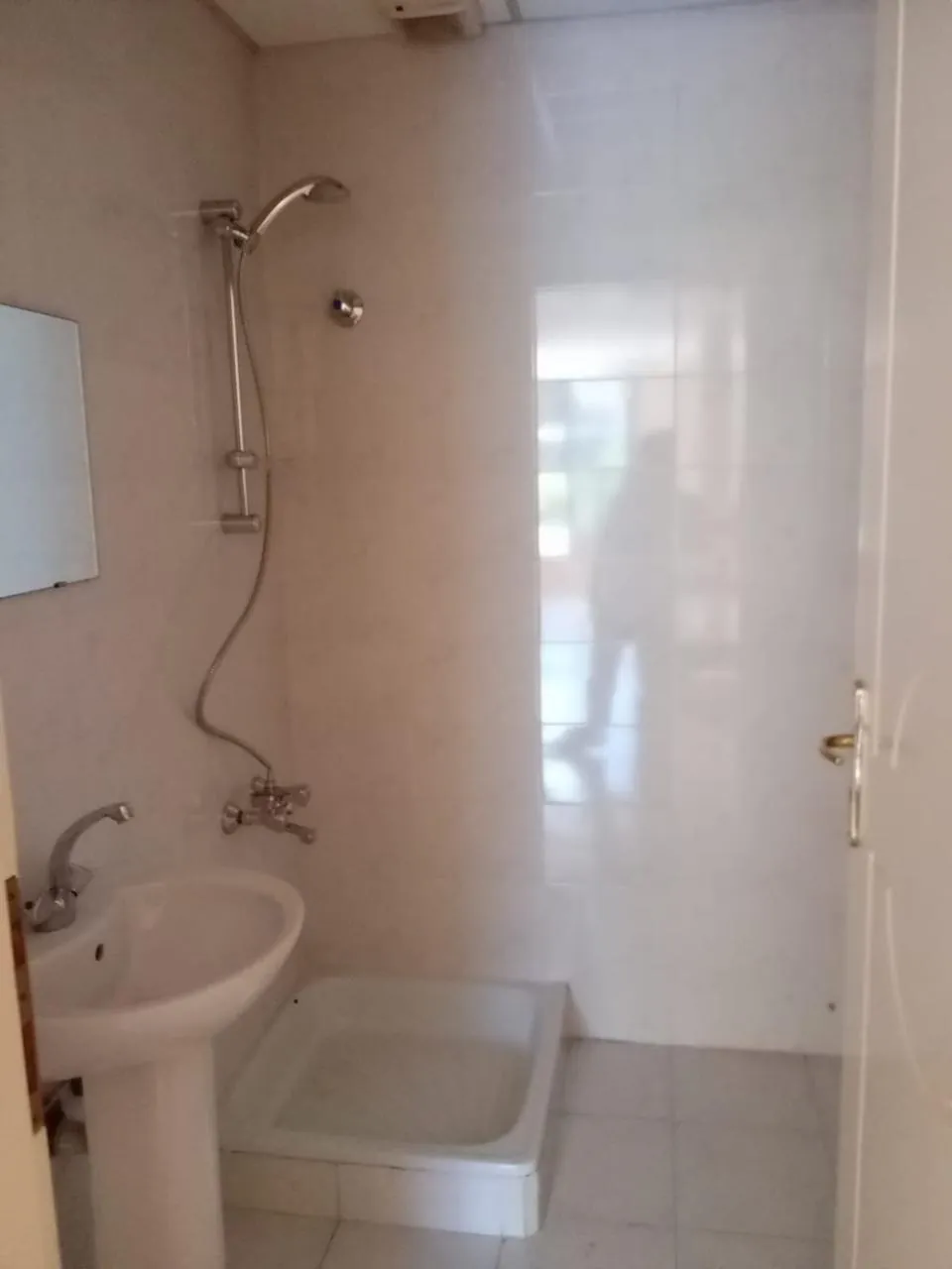 Zahle main boulevard office 100 sqm for Rent Ref#5496 — الصورة 5