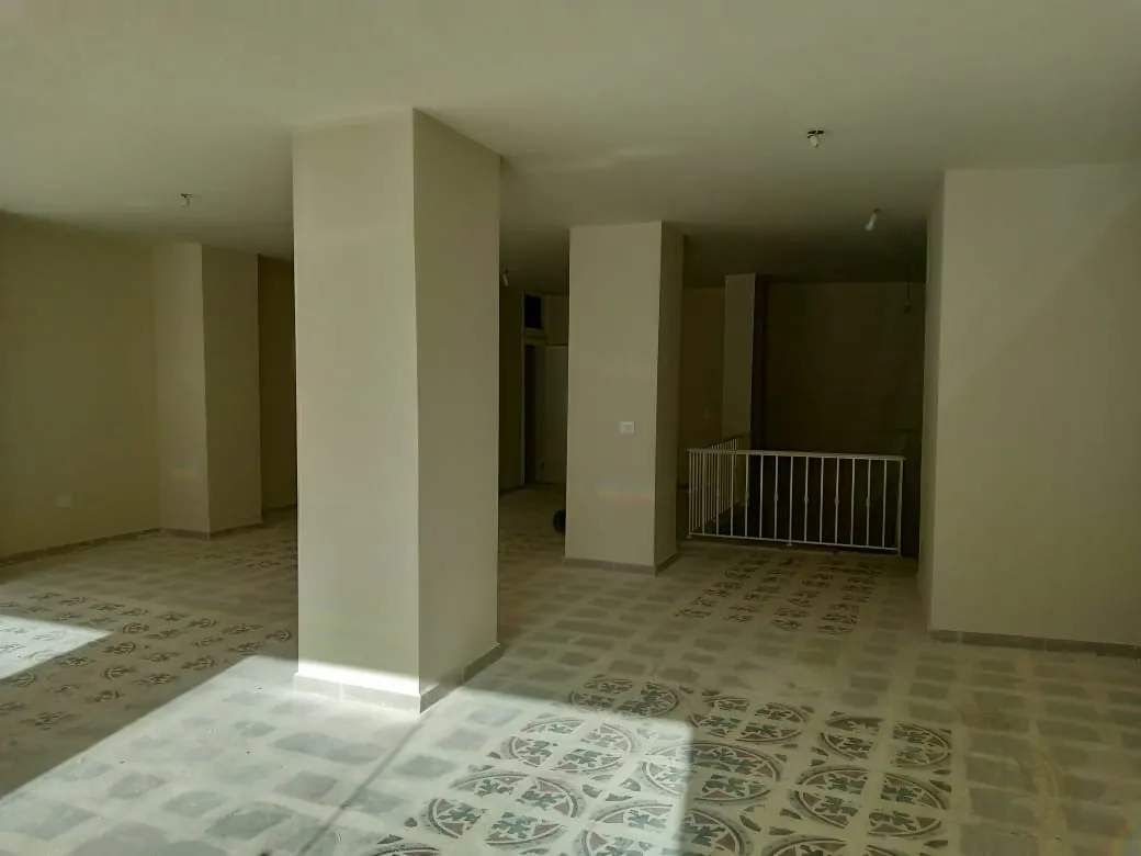 Zahle haouch el omara shop 300 sqm for Rent prime location Ref#5827 — الصورة 2