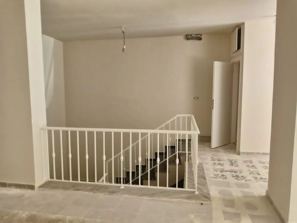 Zahle haouch el omara shop 300 sqm for Rent prime location Ref#5827 — الصورة 3