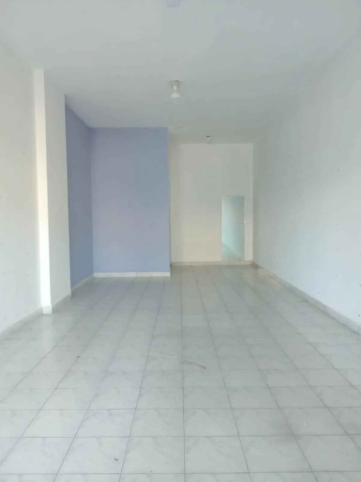 Zahle rassieh shop 45 sqm for Rent, main road Ref#5946 — photo 1