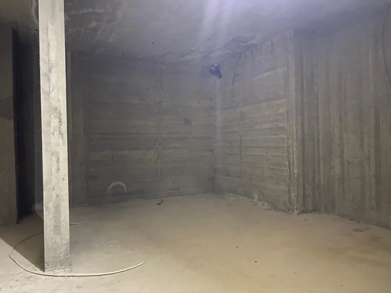 Zahle el midan warehouse 700m private entrance for Rent Ref#6147 — الصورة 4