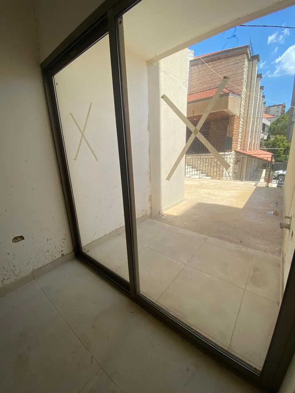 Zahle el midan uncompleted apartment for Sale with terrace Ref#6151 — photo 2