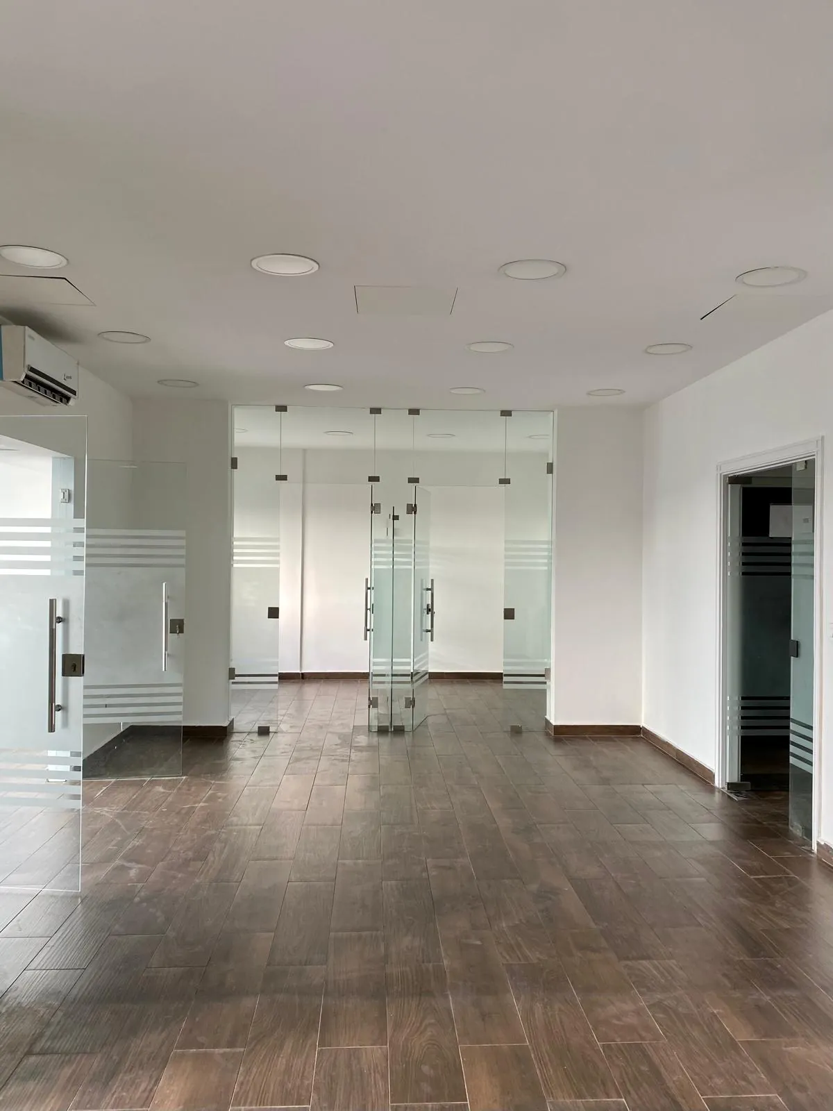 Jdeideh spacious office 290 sqm for Sale prime location Ref#6482