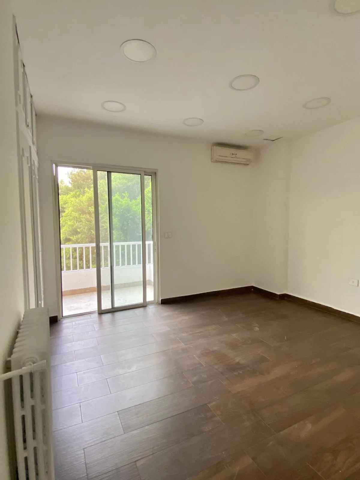 Jdeideh spacious office 290 sqm for Sale prime location Ref#6482 — photo 5