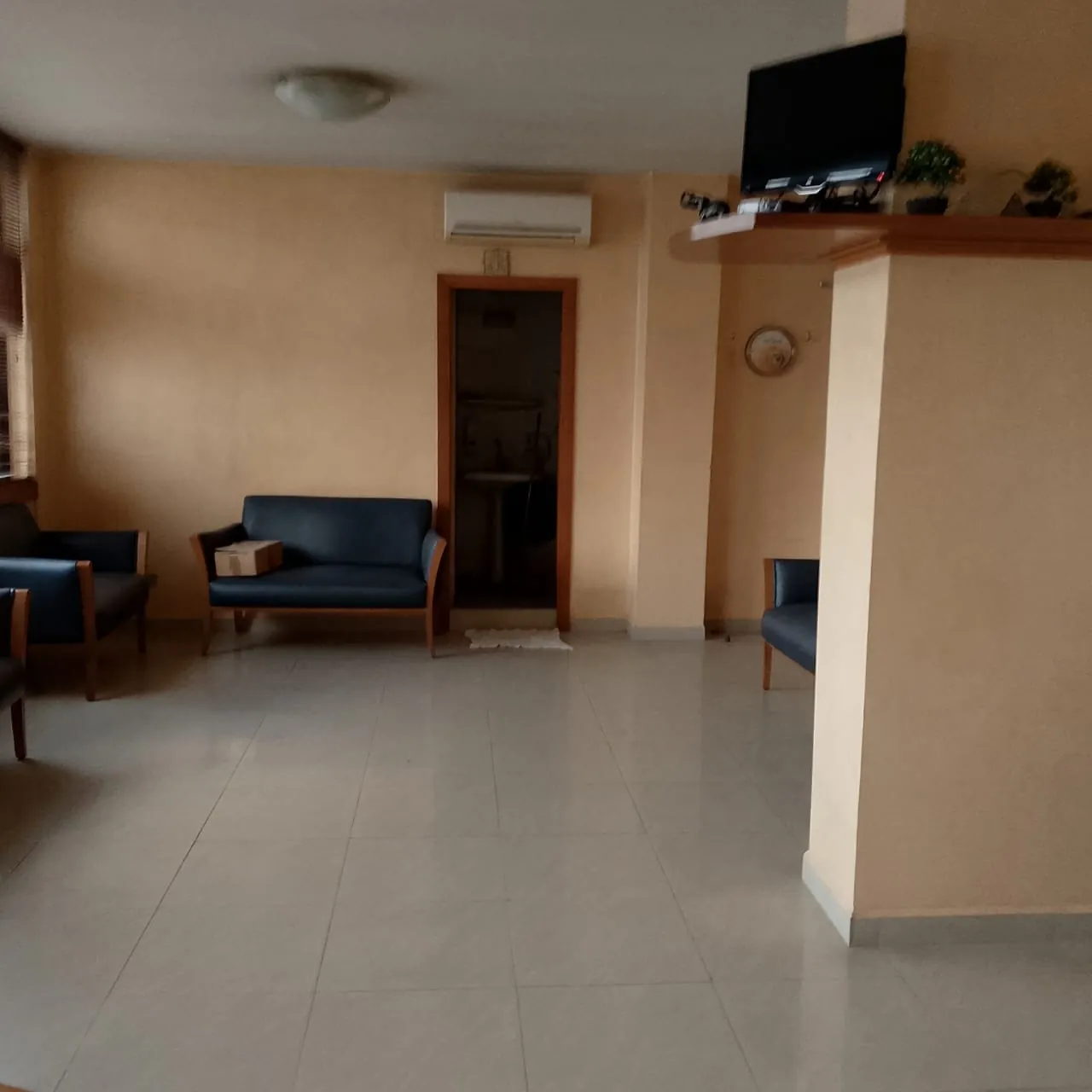 Zahle boulevard fully furnished office for Rent, prime commercial center #6489 — photo 3