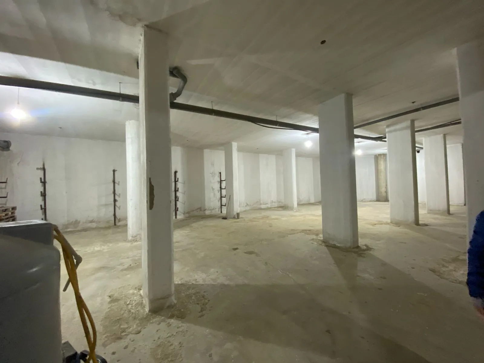 Haouch el omara warehouse 310 sqm for Rent stargate area Ref#6501