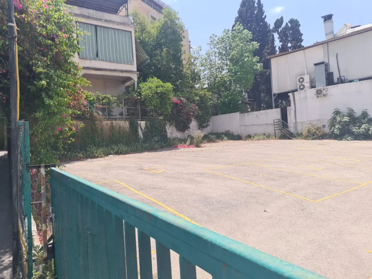 Hazmieh land 600 sqm for Rent #6614