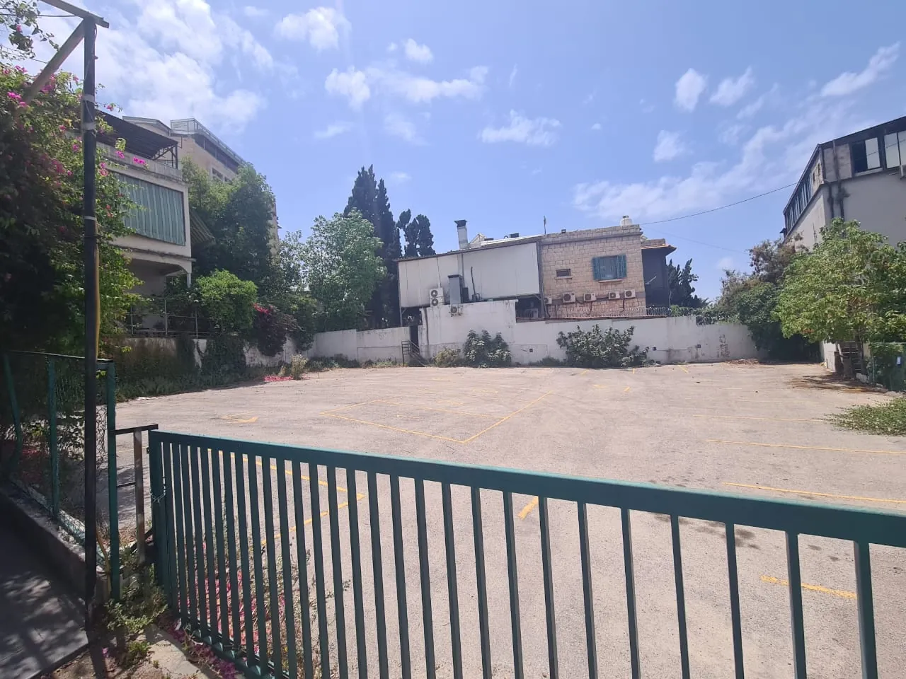 Hazmieh land 600 sqm for Rent #6614 — الصورة 3