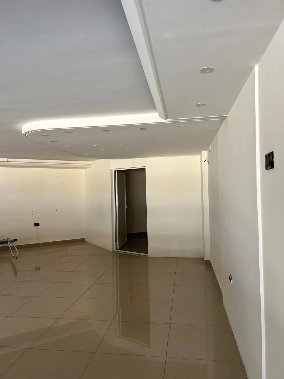Haouch el omara stargate area fully decorated shop 155 sqm for Sale #6645 — photo 5