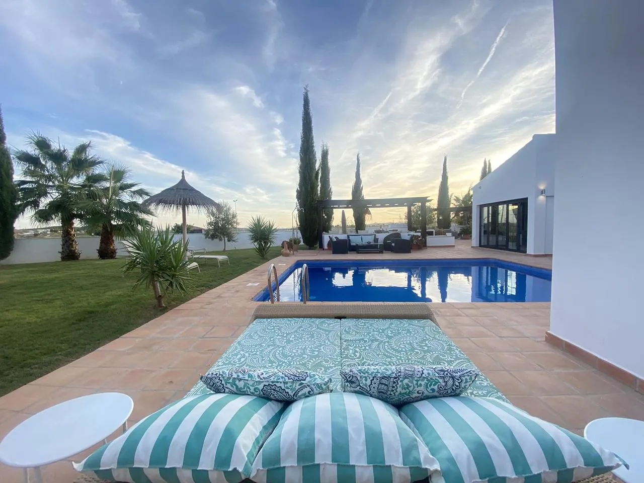 Spain Get your residency! luxury villa on a large plot with garden & pool SVM741898