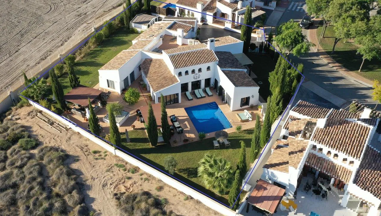 Spain Get your residency! luxury villa on a large plot with garden & pool SVM741898 — الصورة 4