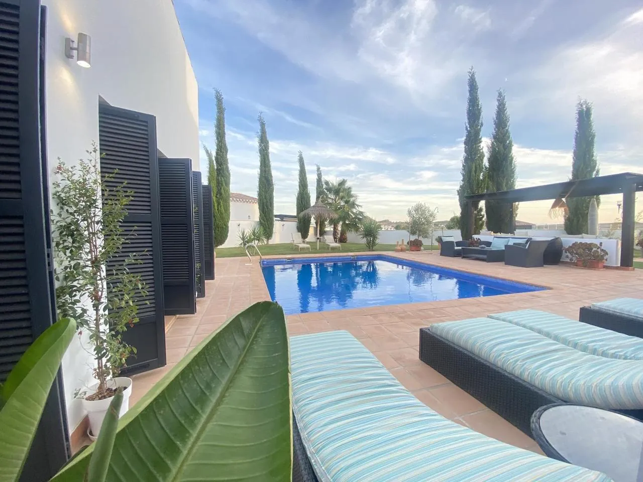 Spain Get your residency! luxury villa on a large plot with garden & pool SVM741898 — الصورة 5