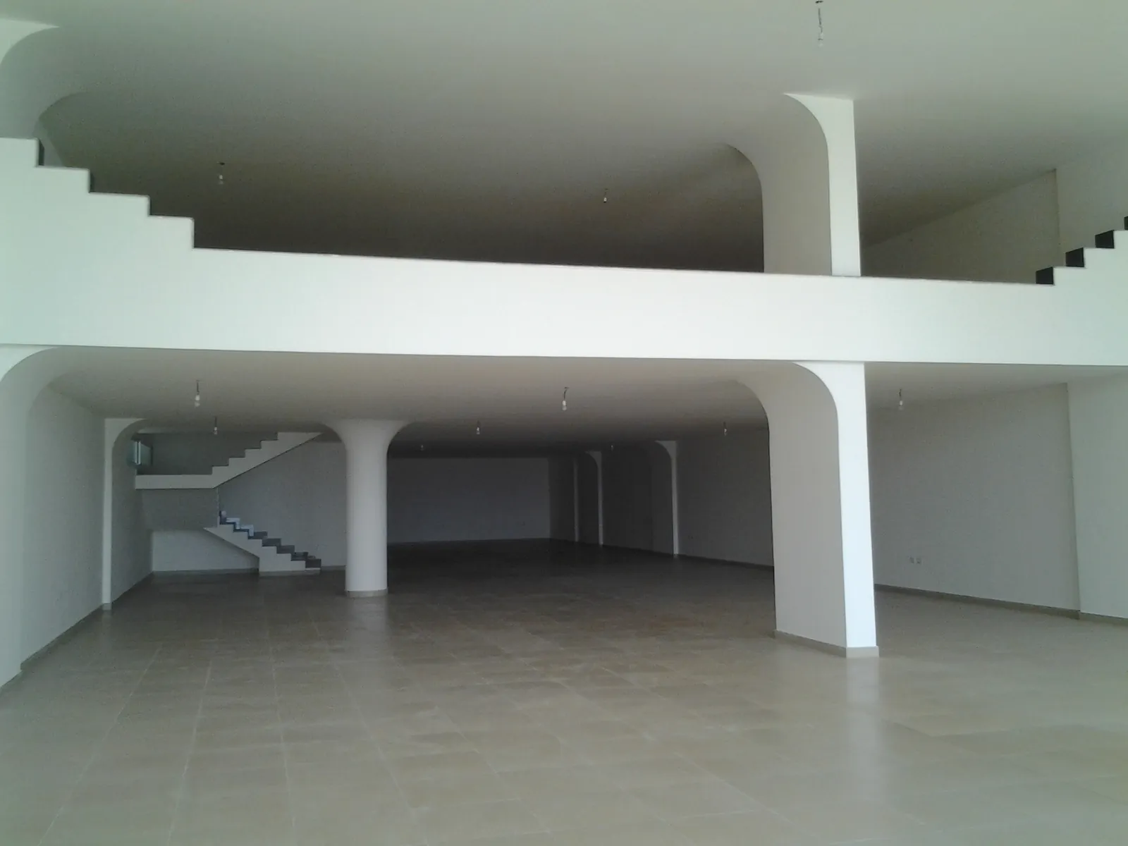 Haouch el omara brand new showroom for Rent in a prime commercial center #6718 — الصورة 2