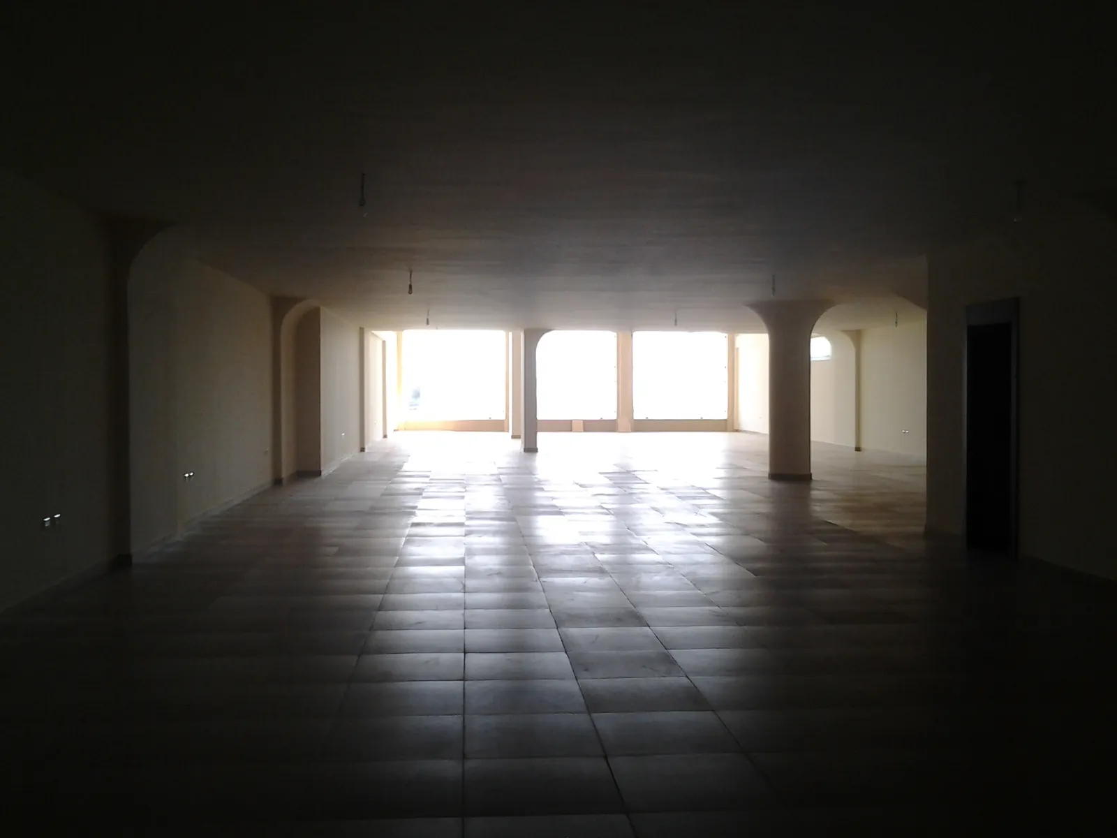 Haouch el omara brand new showroom for Rent in a prime commercial center #6718 — الصورة 4