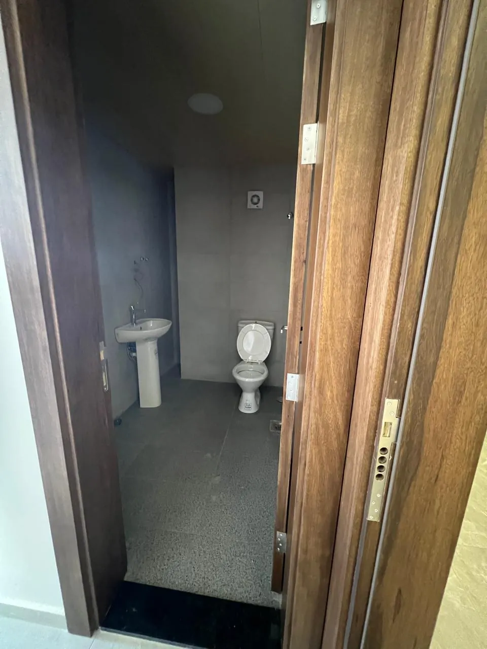 Haouch el omara office 35 sqm for Rent #6730 — photo 3