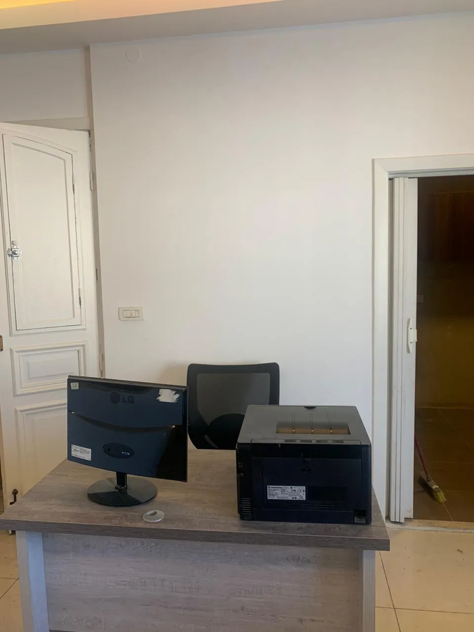 Monot furnished office 100 sqm for Rent in a prime location #6738 — الصورة 4