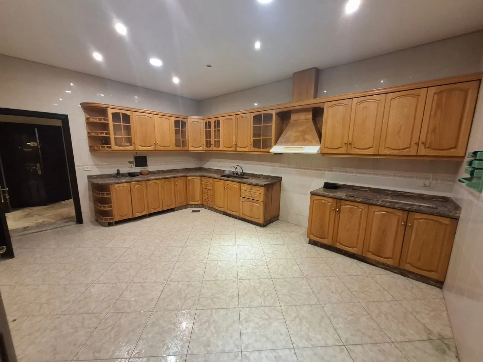 Sehayleh partly furnished villa 280 sqm + 300 sqm garden #6745 — الصورة 3