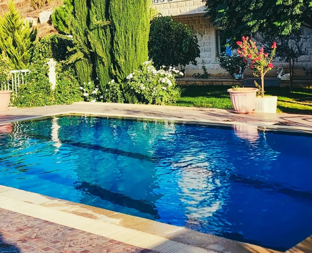 Saghbine luxurious villa on a 2800 sqm land overlooking lake Qaraoun #6815