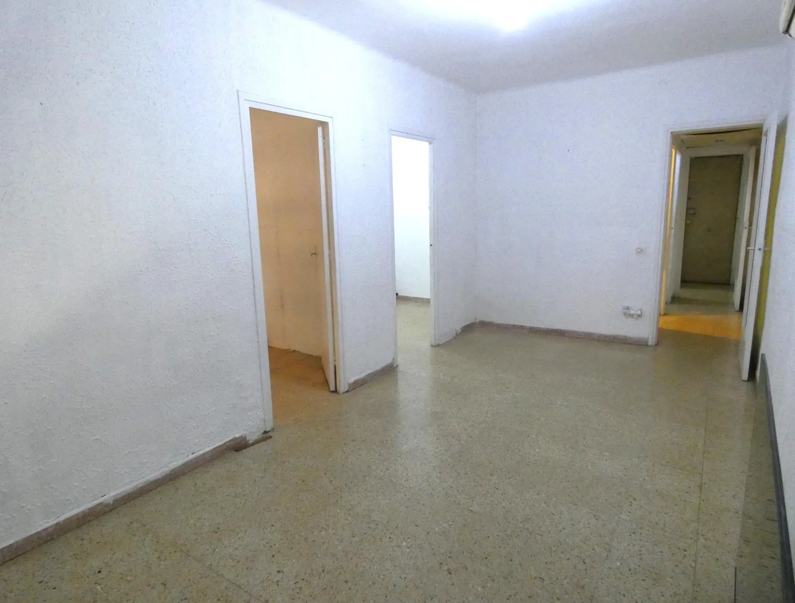 Spain Get your residency! apartment need renovation prime location PR-00490 — photo 3
