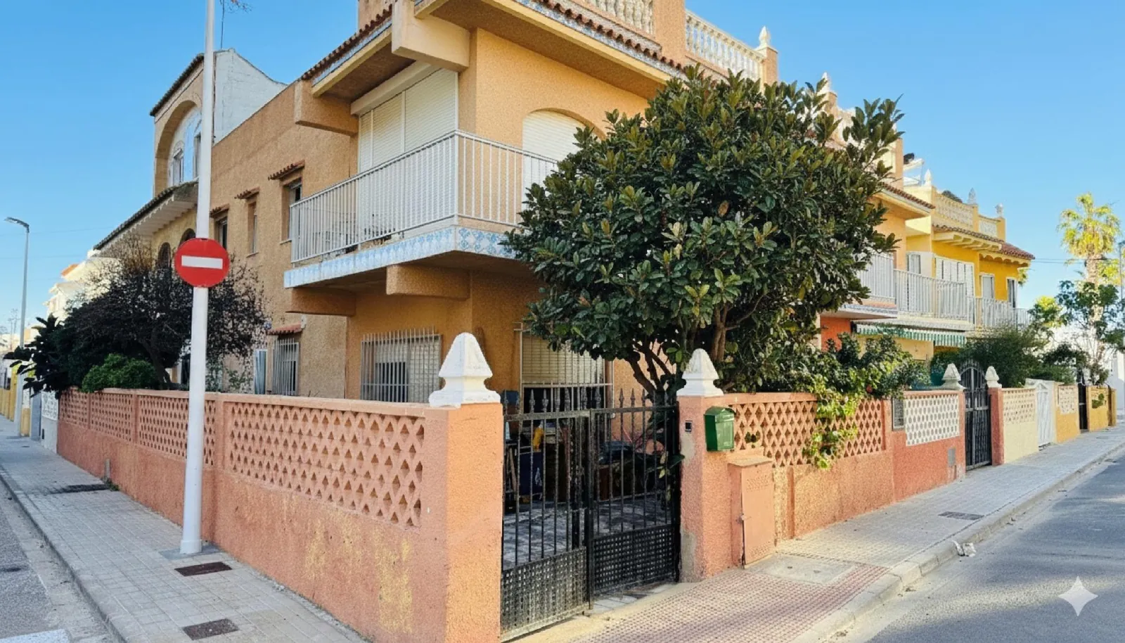 Spain get your residency! Semi-detached villa 100 meters from the sea 008855