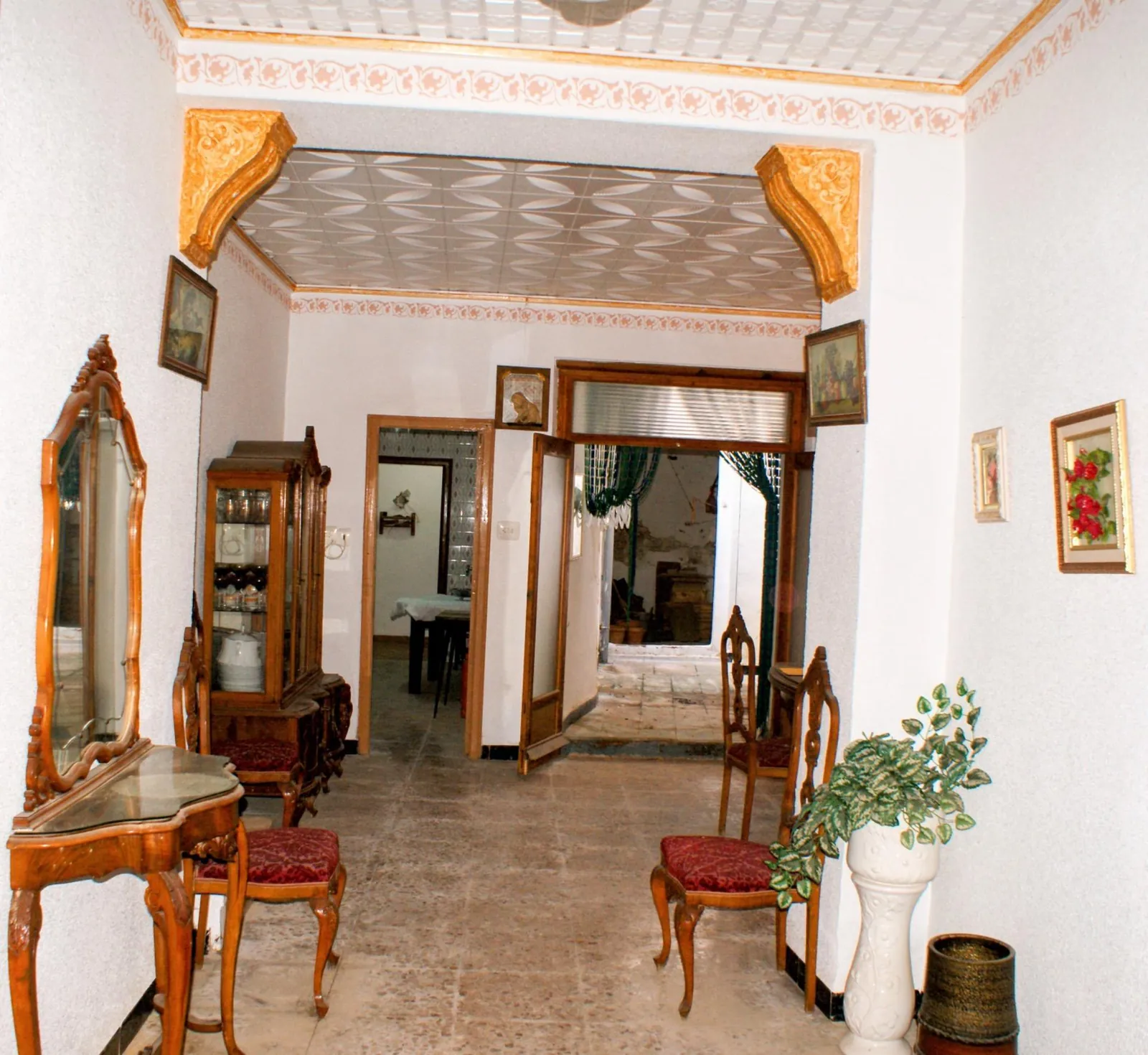 Spain get your residency! house in a quiet area need renovation 008895