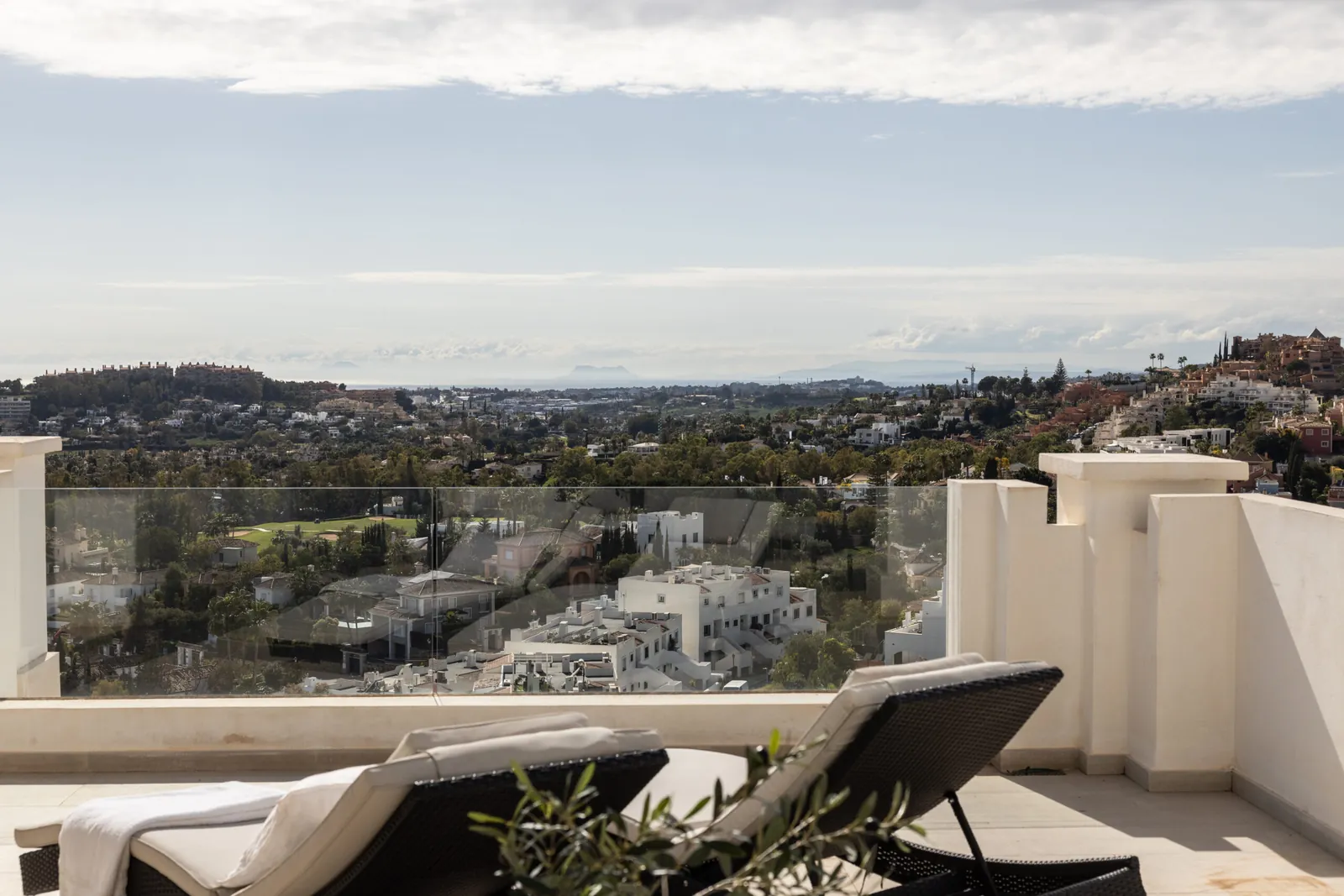 Spain Get your residency! Luxury apartment in a gated community SPCRM2592