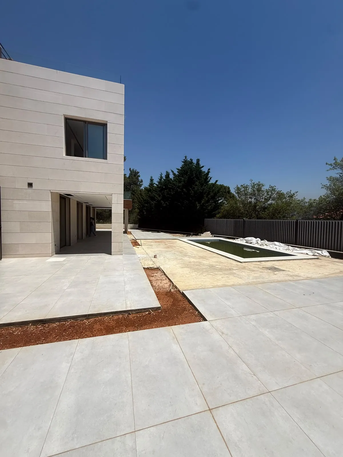 Baabdat three-story luxury villa + pool, high-end finishes panoramic view #6941 — الصورة 2