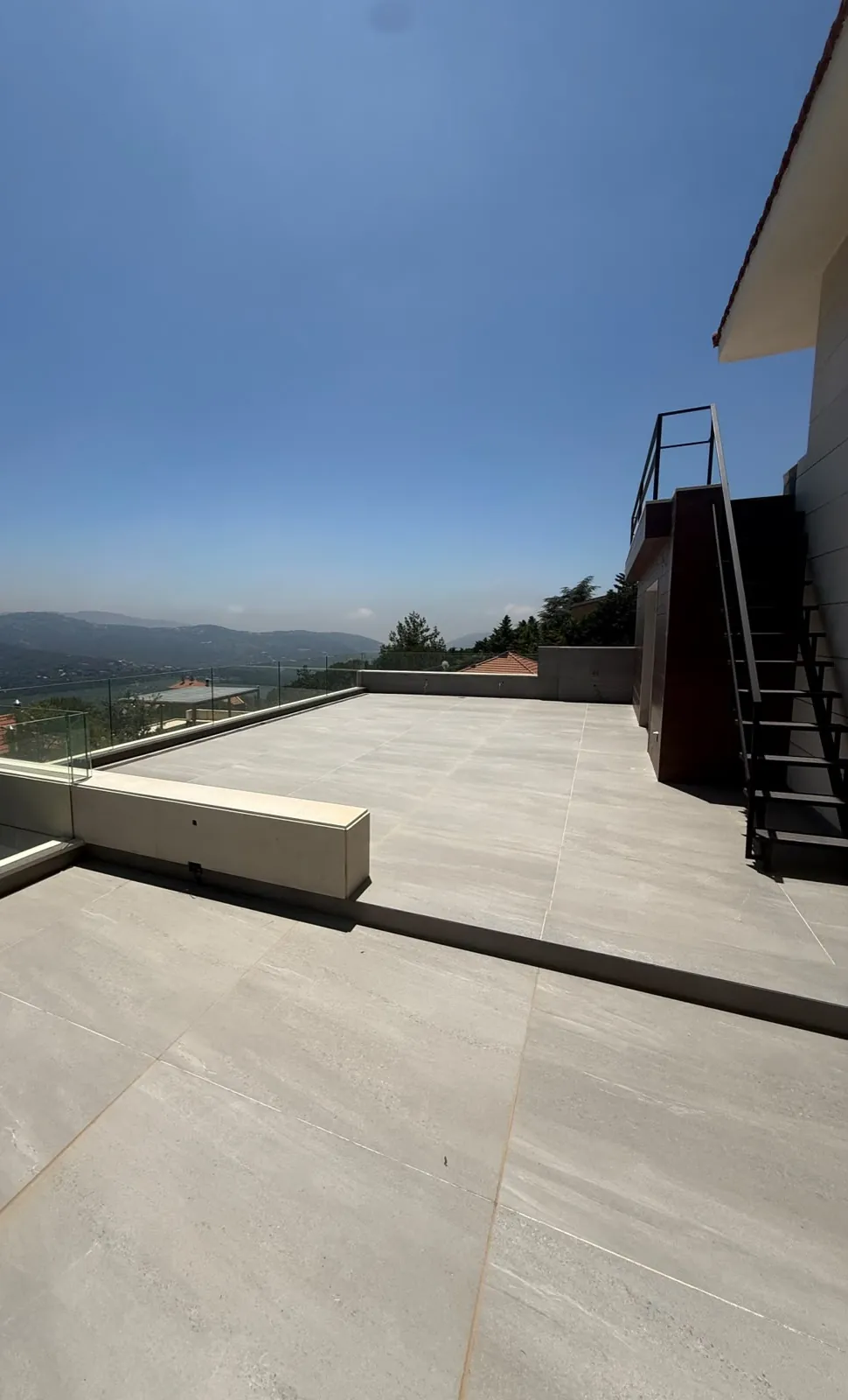Baabdat three-story luxury villa + pool, high-end finishes panoramic view #6941 — الصورة 4